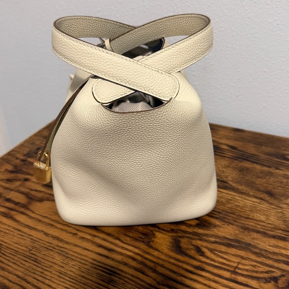 Elegant Cream Bucket Leather Handbag with Gold Accents. Very good condition. - Picture 9 of 9